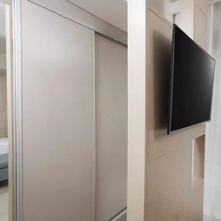 Apartament White *